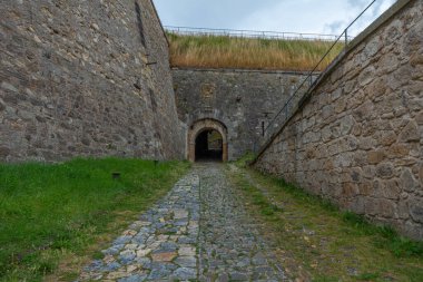 Polonya 'daki Klodzko Kalesi' nin tahkimatları.