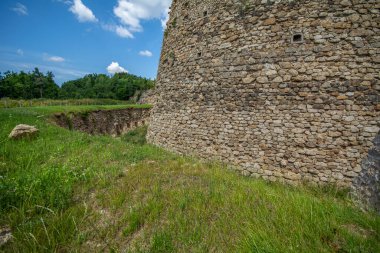 Polonya 'daki Srebrna Gra Kalesi.