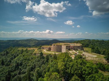 Polonya 'daki Srebrna Gra Kalesi.