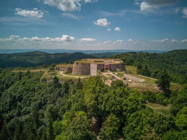Polonya 'daki Srebrna Gra Kalesi.