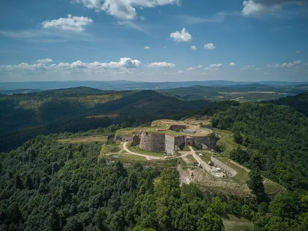 Polonya 'daki Srebrna Gra Kalesi.