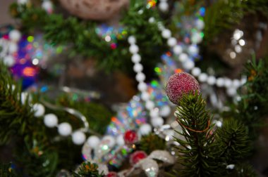 - Mutlu yıllar. Noel alışverişi. Noel ağacı süslemesi. Noel Baba. Madalyalı Noel ağacı. Noel kompozisyonu. Şöminede ışıklı süslemeler. Yeni yıl tatili.