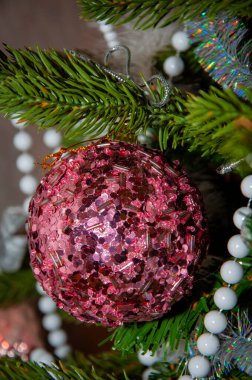 - Mutlu yıllar. Noel alışverişi. Noel ağacı süslemesi. Noel Baba. Madalyalı Noel ağacı. Noel kompozisyonu. Şöminede ışıklı süslemeler. Yeni yıl tatili.