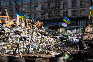 Kyiv, Ukrayna - 24 Şubat 2014: Meydan 2014 devrim gösterisi Euromaidan, Kyiv. Ukrayna 'nın özgürlük barikatı. Hükümetin muhalefeti. Ayaklanma, savaş ve kriz. Avrupa 'nın Bir kısmı.