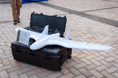 Kyiv, Ukrayna - 25 Ağustos 2024: A1-S Furia UAV. Askeri insansız hava aracı var. Savaş ordusu için askeri teçhizat. Uzaktan kumandalı hava aracı askeri donanımı.