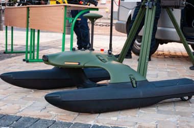 Kyiv, Ukrayna - 25 Ağustos 2024: LUF CRV. Deniz İHA 'sı SONOBOT 5. Askeri robot suyu insansız hava aracı. Donanma İHA 'sı askeri ekipman sergisinde.