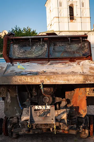 stock image Destroyed Russian equipment on Mykhailivska Square in Kyiv. Destroyed military equipment exhibition in Kyiv, Ukraine for Ukrainian Independence day 2024. Scrap metal.