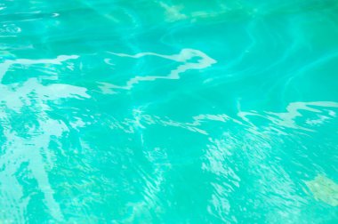 Aquamarine okyanus doğası. Turkuaz turkuaz berrak deniz suyu. Idyllic yaz tatili. Karayip Denizi. Dalgalı yüzey. Deniz suyu yüzeyi. Okyanusun dalgalı suyu. Havuza dalıyorum..