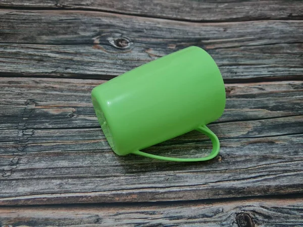 Склянка Пластику Зеленою Ручкою — стокове фото
