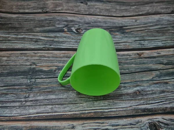 Склянка Пластику Зеленою Ручкою — стокове фото
