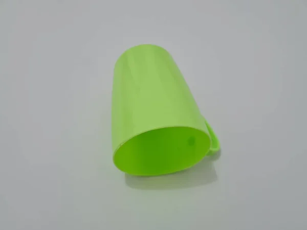 Vidro Feito Plástico Com Uma Alça Verde — Fotografia de Stock