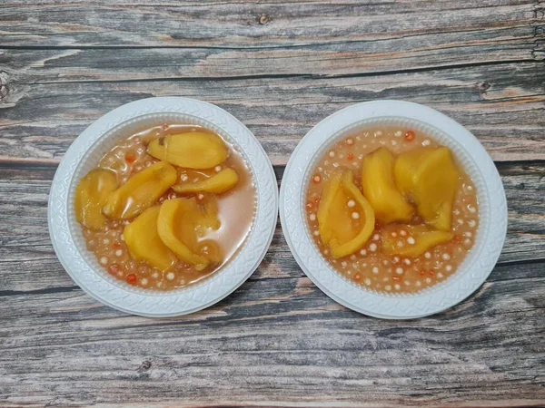 Γλυκό Κομπόστα Γεμιστό Ώριμα Φρούτα Και Μικρές Γλυκές Μπάλες — Φωτογραφία Αρχείου