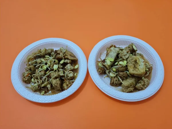 Ένα Soupy Side Dish Που Περιέχει Κομμάτια Tempeh Κομμάτια Tofu — Φωτογραφία Αρχείου