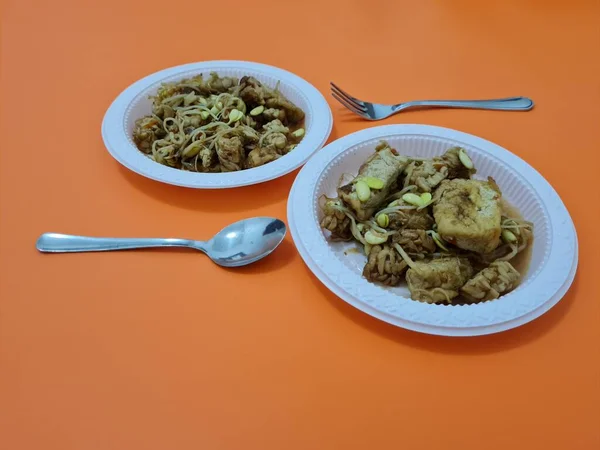 Çinde Tempeh Parçaları Tofu Parçaları Lezzetli Baharatlı Fasulye Filizleri Olan — Stok fotoğraf