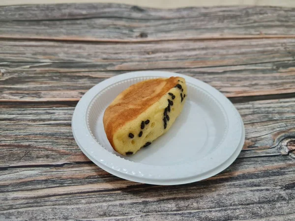 小麦粉などを使ったチョコレート風味のプキスケーキ — ストック写真
