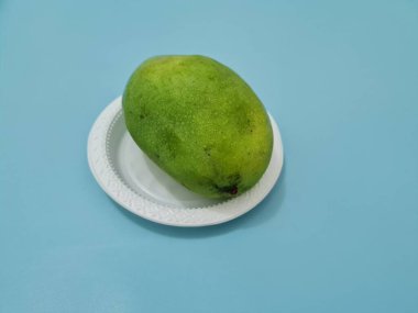 Olgun mangolar doğrudan yenebilir ya da yiyeceğe dönüştürülebilir.