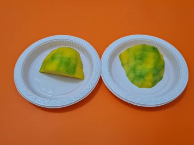 Olgun mangolar doğrudan yenebilir ya da yiyeceğe dönüştürülebilir.