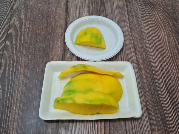 芒果可以直接吃 也可以加工成食物 — 图库照片
