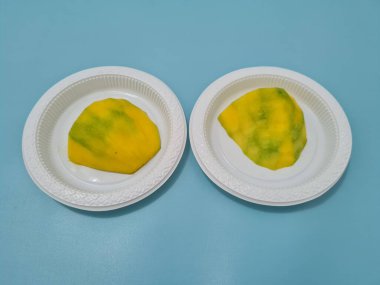 Olgun mangolar doğrudan yenebilir ya da yiyeceğe dönüştürülebilir.