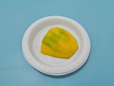 Olgun mangolar doğrudan yenebilir ya da yiyeceğe dönüştürülebilir.