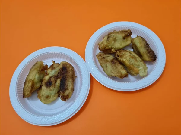 Aperitivo Mercado Hecho Plátanos Fritos Envueltos Harina Crujiente —  Fotos de Stock