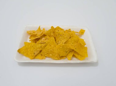 Mısır ve diğer lezzetli malzemelerden yapılmış çıtır cipsler.