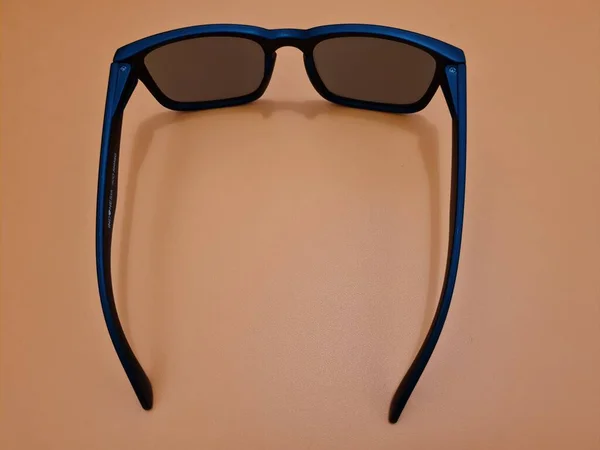 Μαύρα Γυαλιά Από Πλαστικό Και Μαύρο Σκελετό — Φωτογραφία Αρχείου