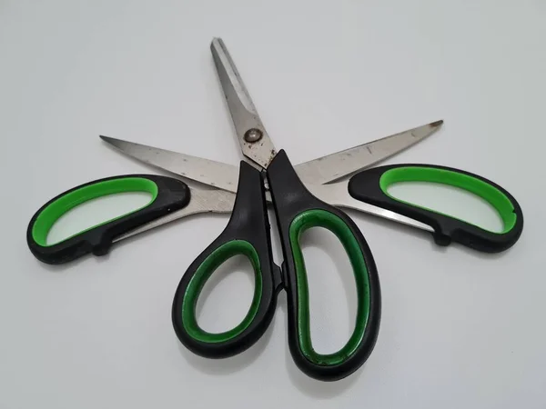 Ножиці Зеленими Ручками Корисні Різання Паперу Або Інших Матеріалів — стокове фото
