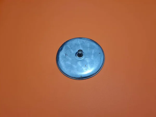 Γυάλινο Καπάκι Είναι Κατασκευασμένο Από Γυαλιστερό Μεταλλικό Χρώμα Σιδήρου — Φωτογραφία Αρχείου
