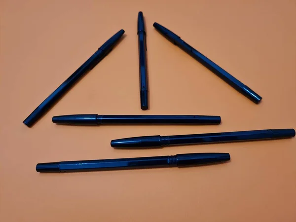 Yazmak Için Kullanılan Ofis Ekipmanı Siyah Bir Kalemdir — Stok fotoğraf