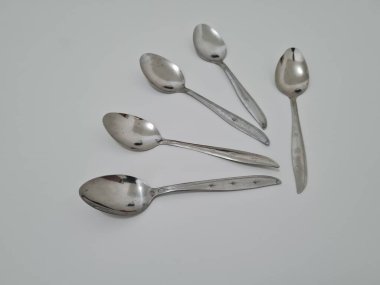 Demirden yapılmış gümüş kaşık koleksiyonu.