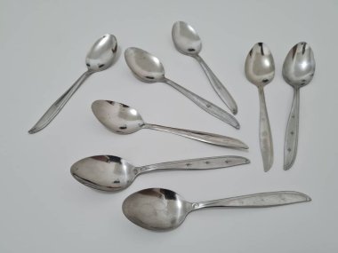 Demirden yapılmış gümüş kaşık koleksiyonu.