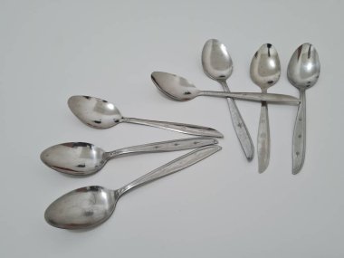Demirden yapılmış gümüş kaşık koleksiyonu.