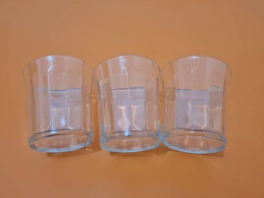 İçki bardakları genellikle içki konukları ya da diğer etkinlikler için kullanılır.