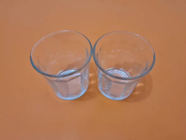 飲料用ガラスは通常 客や他のイベントを飲むために使用されます — ストック写真