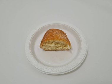 Un ve diğer malzemelerden yapılmış çikolatalı ekmek.