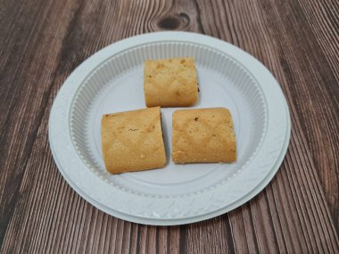 Lezzetli, çıtır çıtır çikolatalı kuru turta.