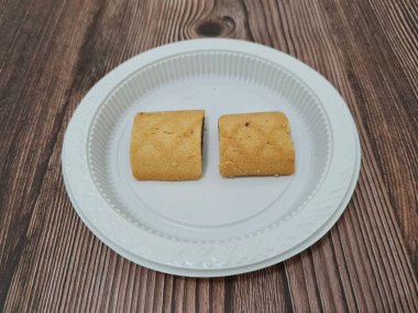 Lezzetli, çıtır çıtır çikolatalı kuru turta.