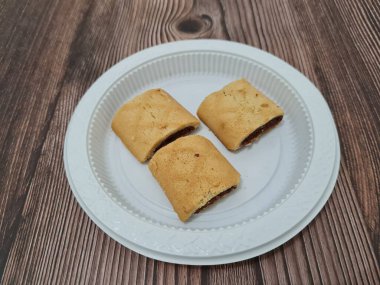 Lezzetli, çıtır çıtır çikolatalı kuru turta.