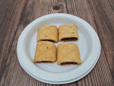 Lezzetli, çıtır çıtır çikolatalı kuru turta.