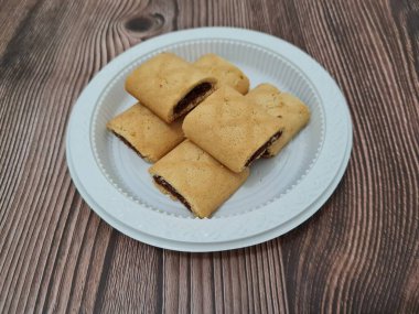 Lezzetli, çıtır çıtır çikolatalı kuru turta.