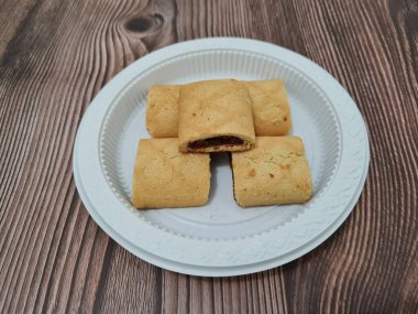 Lezzetli, çıtır çıtır çikolatalı kuru turta.