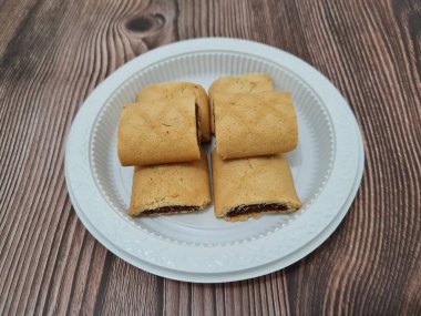 Lezzetli, çıtır çıtır çikolatalı kuru turta.