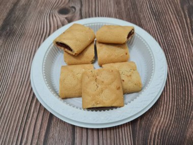 Lezzetli, çıtır çıtır çikolatalı kuru turta.