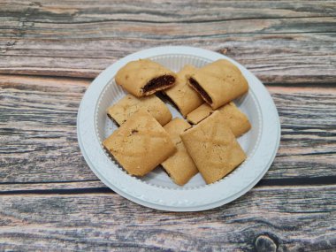 Lezzetli, çıtır çıtır çikolatalı kuru turta.