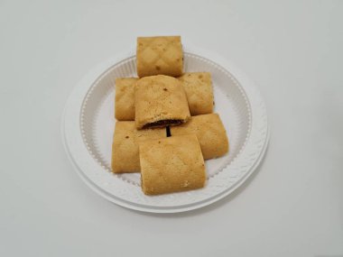 Lezzetli, çıtır çıtır çikolatalı kuru turta.