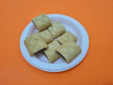 Lezzetli, çıtır çıtır çikolatalı kuru turta.