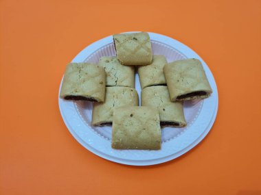 Lezzetli, çıtır çıtır çikolatalı kuru turta.