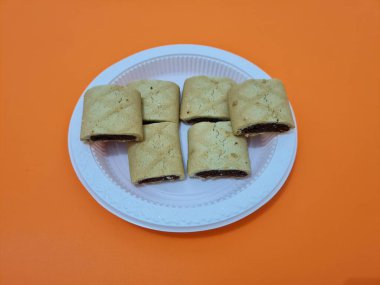 Lezzetli, çıtır çıtır çikolatalı kuru turta.