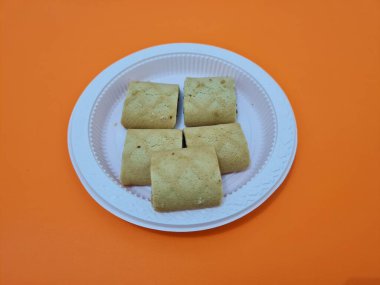 Lezzetli, çıtır çıtır çikolatalı kuru turta.